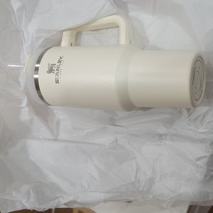 Brand new with tags and box Stanley Cream adventure quencher 40oz